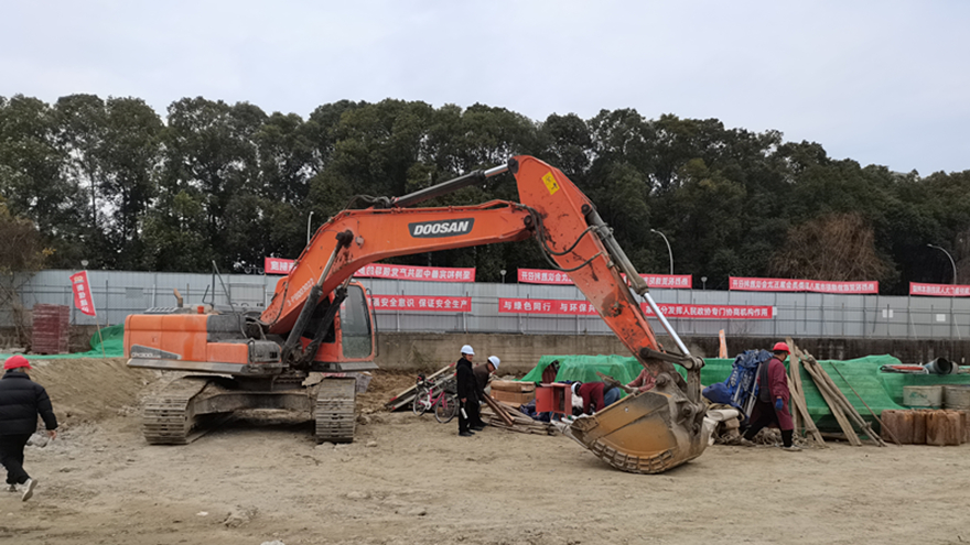 濱河南路道路綜合改造工程(南河閘壩改造)施工現(xiàn)場(chǎng) 濱河南路道路綜合改造工程(南河閘壩改造)施工現(xiàn)場(chǎng)